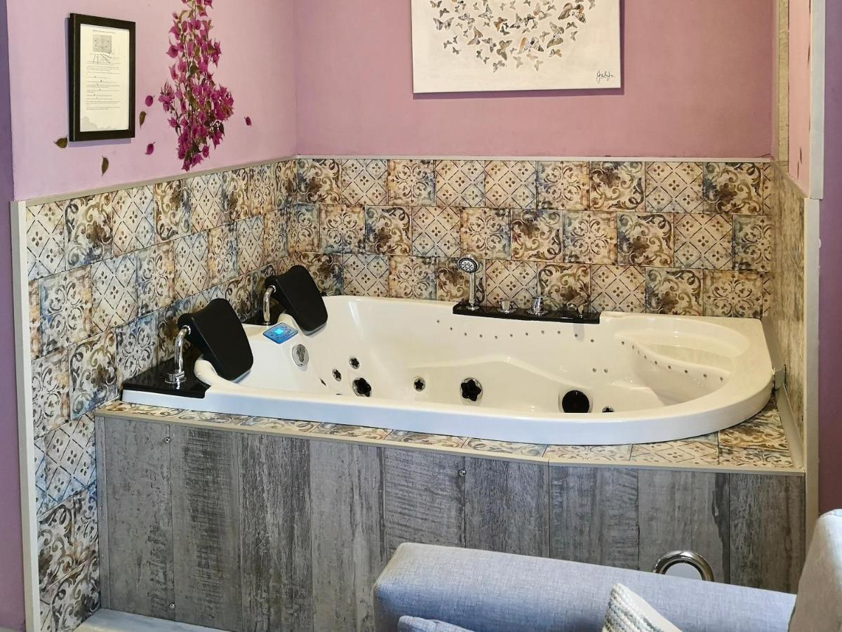 Akla Suites Con Jacuzzi Santillana Santillana del Mar Exterior photo